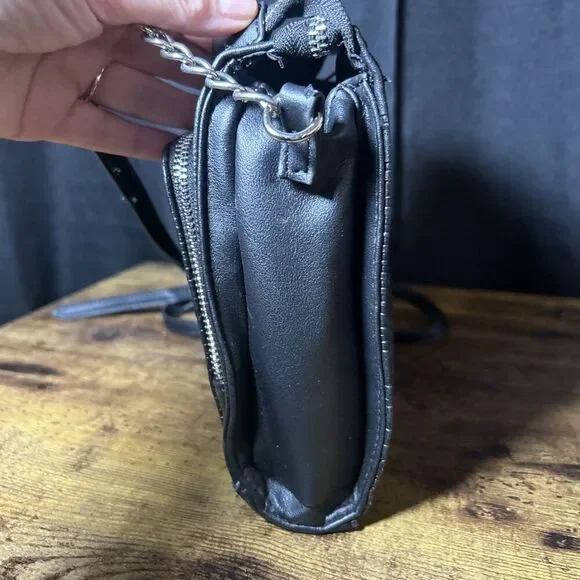 Steve Madden Black Faux Leather Crossbody Bag Purse Handbag Pocketbook W/Chain - Picture 4 of 14